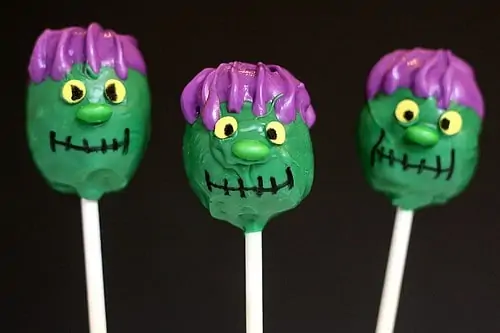 15 Spookalicious Halloween Cake Pops