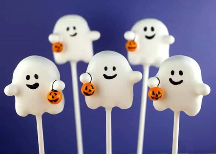 15 Spookalicious Halloween Cake Pops