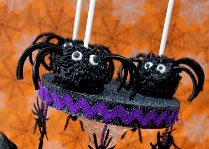 15 Spookalicious Halloween Cake Pops