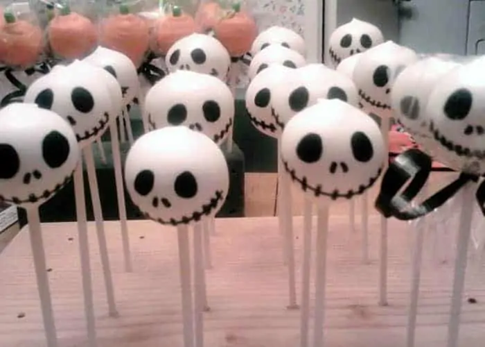 15 Spookalicious Halloween Cake Pops