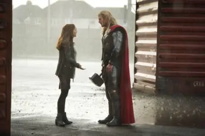 thor the dark world chris hemsworth natalie portman2