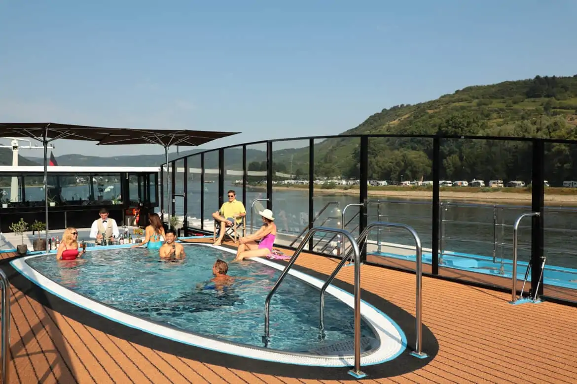 AmaWaterways AmaPrima Pool Swim Up Bar