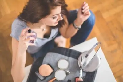 woman putting on perfume