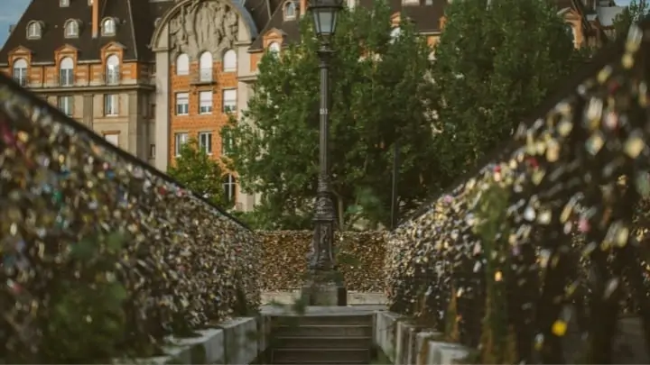 Pont des Artes love locks