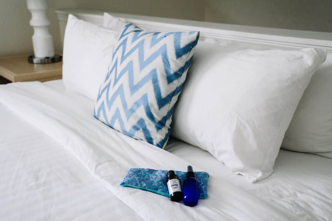 diy hotel room and linen spray