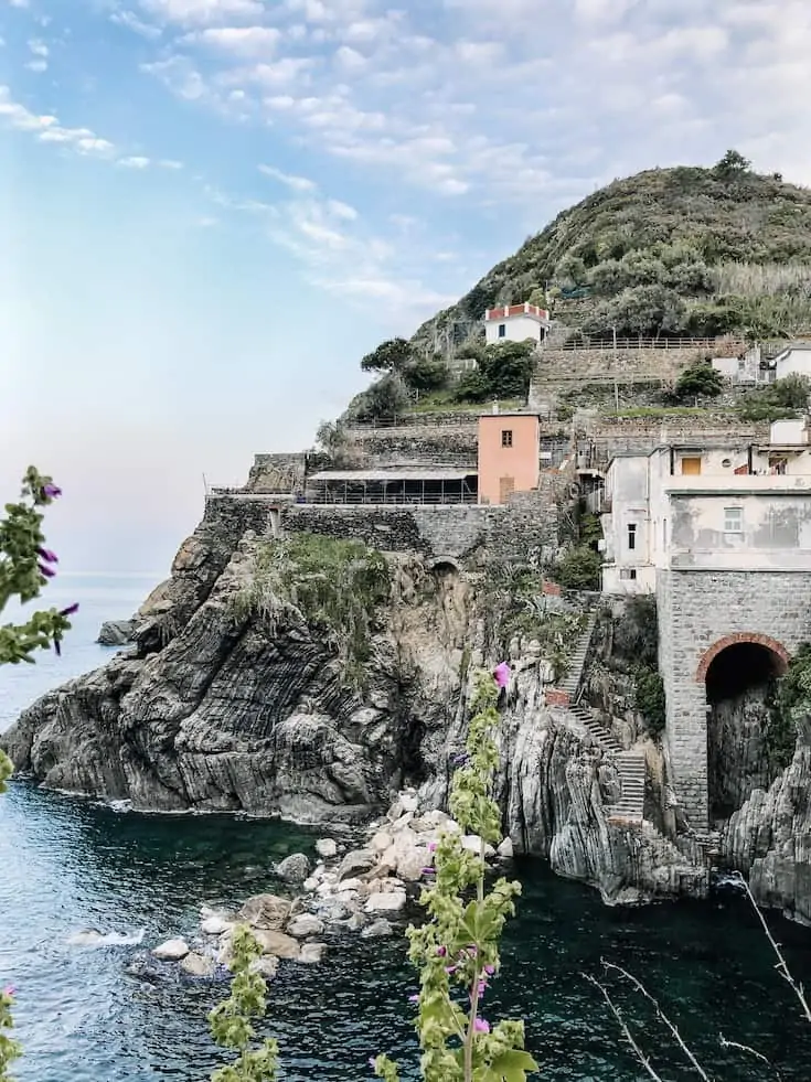 riomaggiore train tunnel