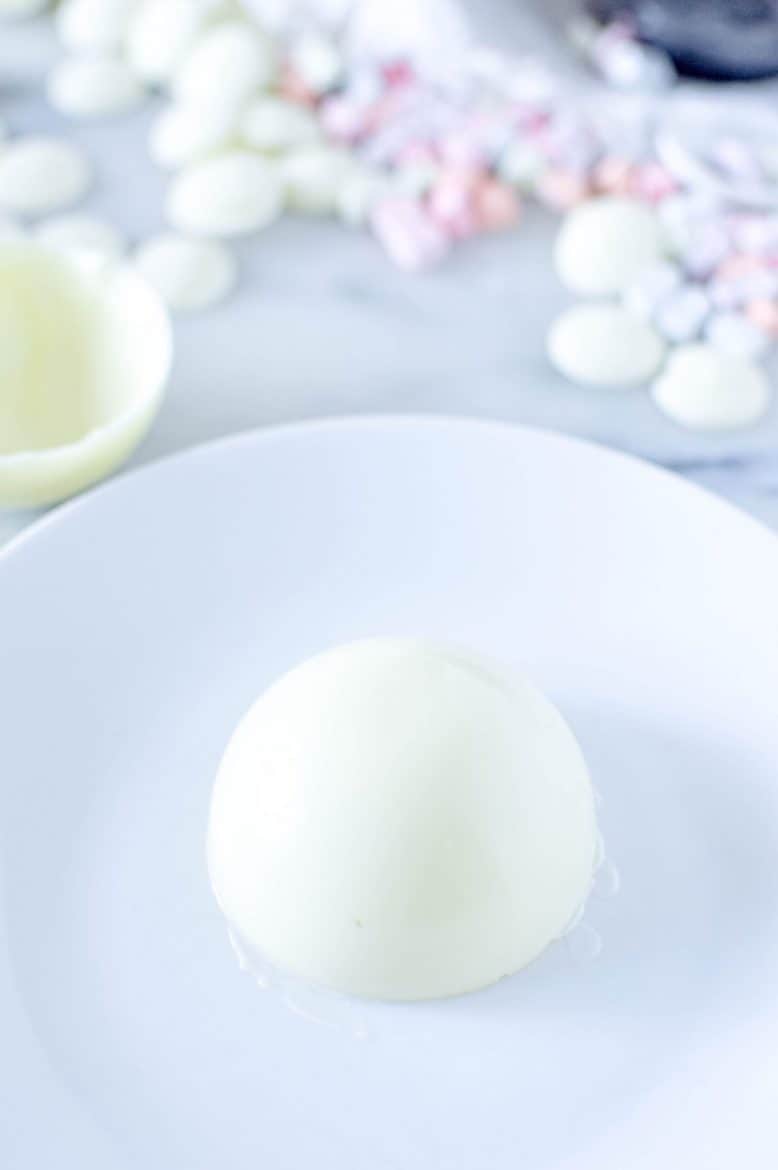 DIY Hot Chocolate Bombs: Pot of Gold White Chocolate Bomb Recipe