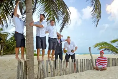 fun-groomsmen-photo-idea-wheres-waldo