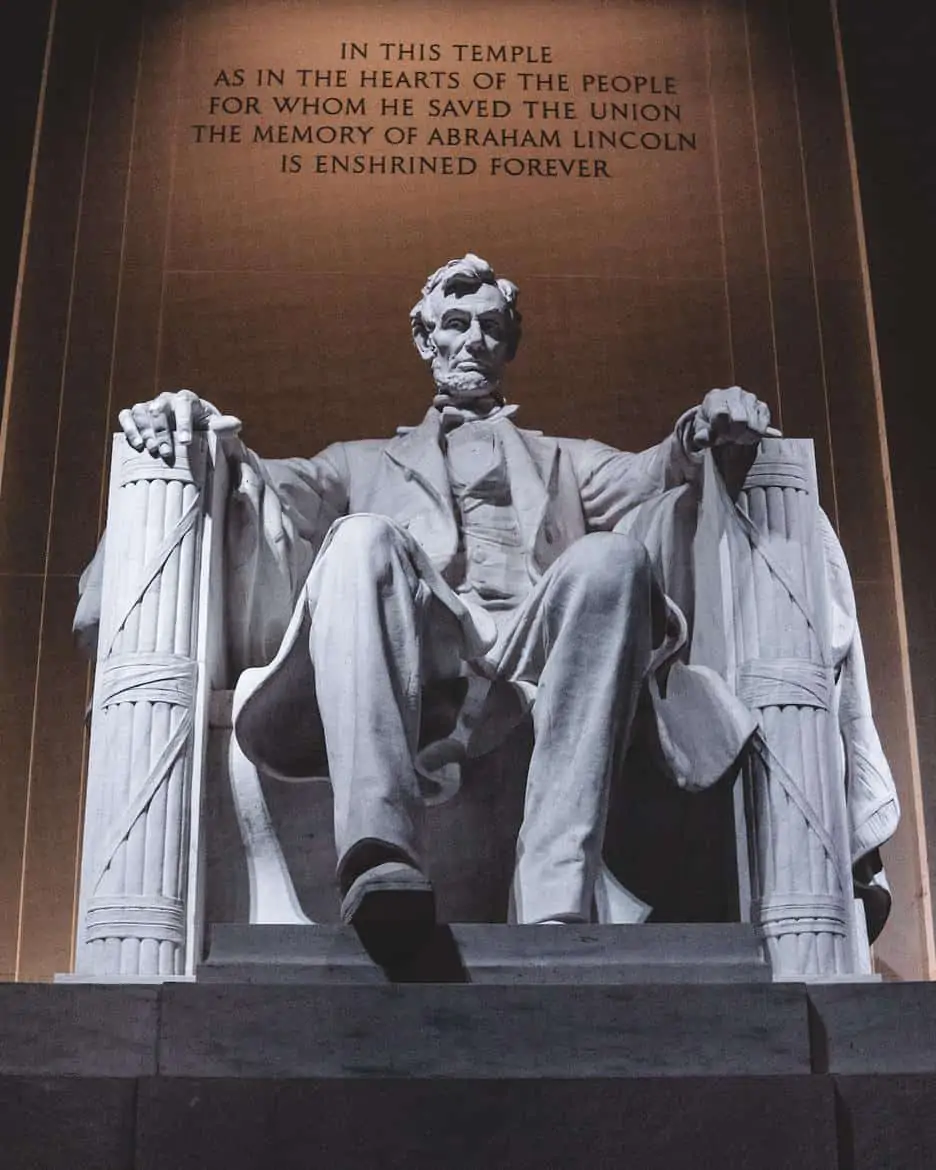 lincoln memorial abraham lincoln statue ghost