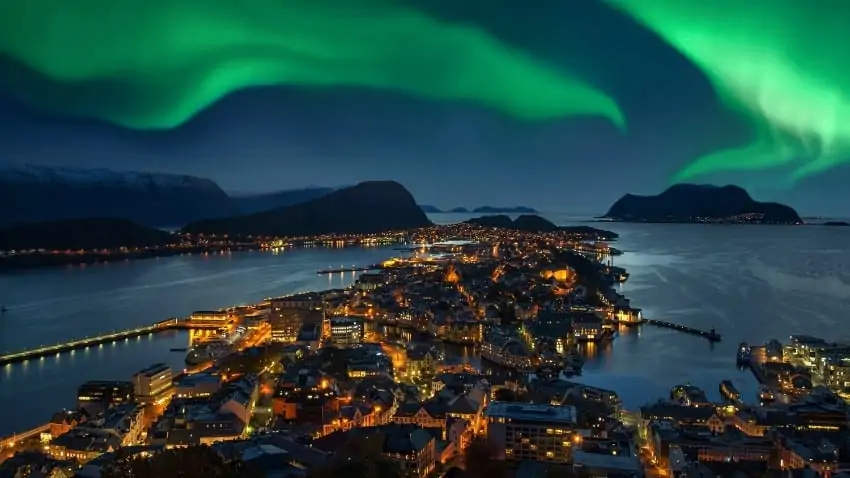 alesund norway northern lights