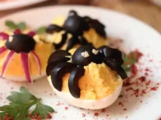 Spider Deviled Eggs (4)