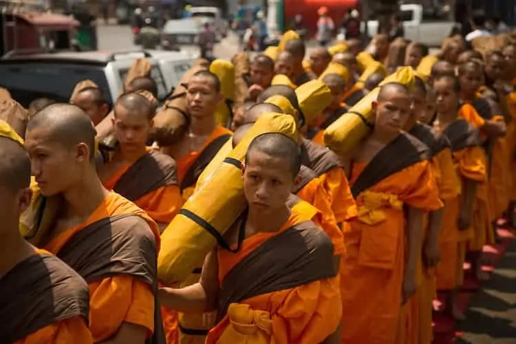 500 Dhutanga Thailand Monks carrying Buddha relics