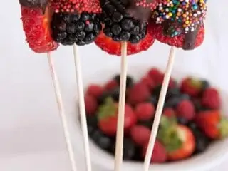 Chocolate Dipped Berries with Sprinkles3