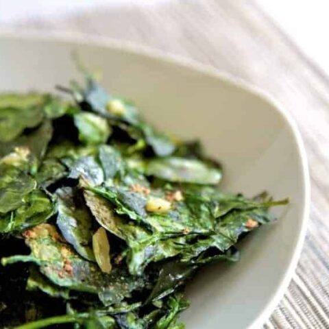 baked garlic spinach chips