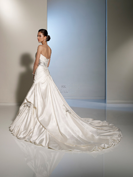 backless wedding dress